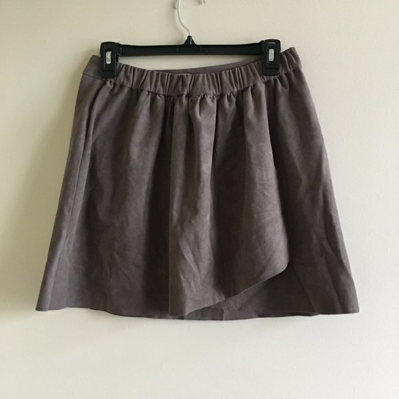 Aritzia Wilfred Free Faux‎ Suede Leather Faux Wrap Mini Skirt - Picture 3 of 9